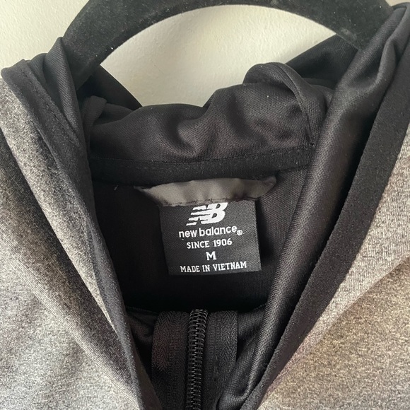 New Balance Mens All Motion  Comfort fit Jacket 100 % Polyester Gray Medium - Picture 3 of 4